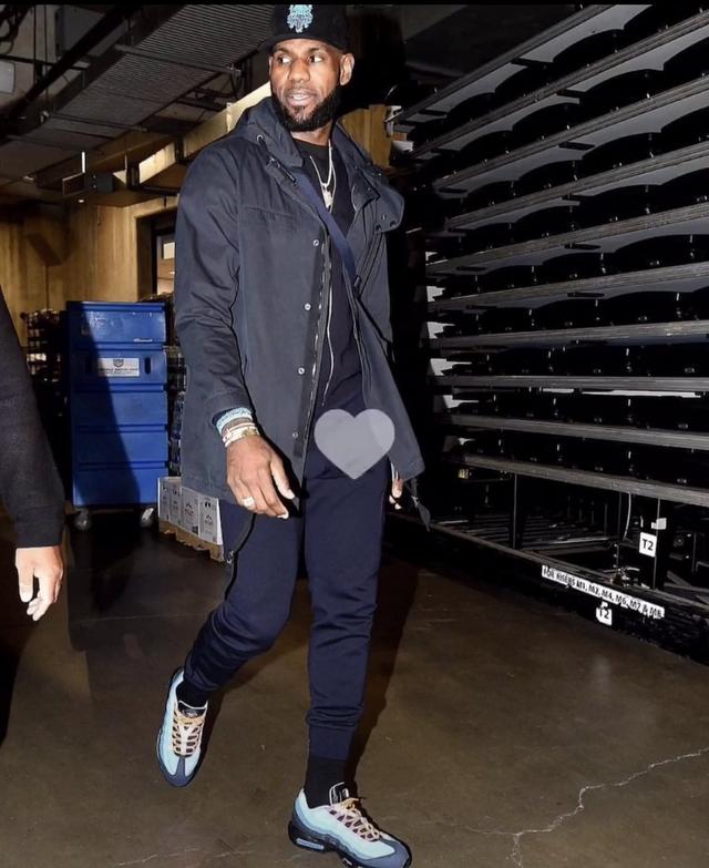 弗里克：阿隆索的处境？我不想谈论这个话题（弗里克拒谈阿隆索现状：此话题不予置评）