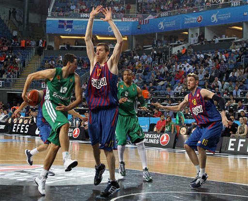 布冯：米兰现在所有运作都围绕出成绩展开，这必须归功于阿囧（布冯：米兰如今一切围绕成绩推进，这要归功于阿囧）