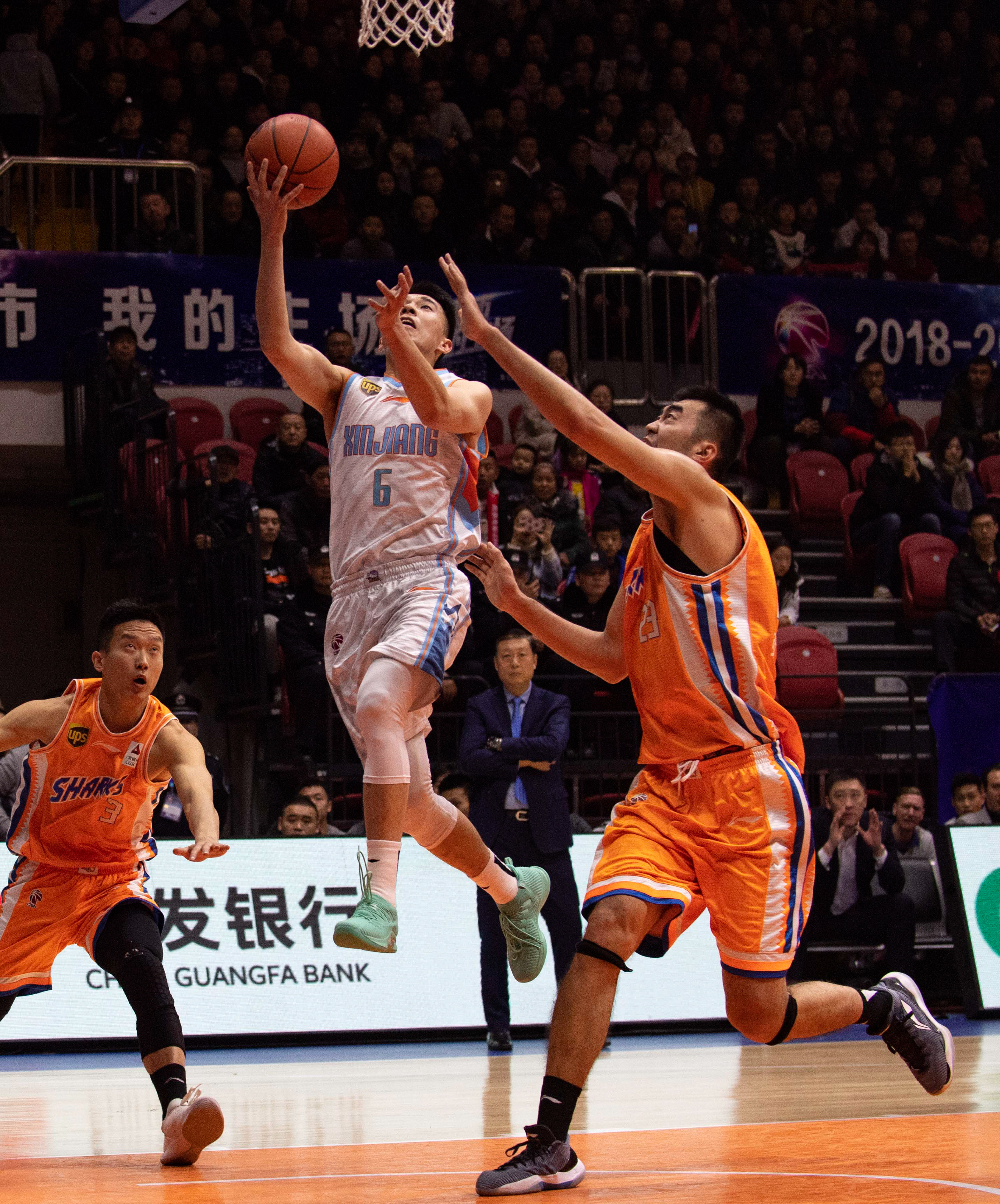 曼联、皇马均已报价莫扎基蒂斯，奥林匹亚科斯：得加钱（莫扎基蒂斯获曼联皇马竞购，奥林匹亚科斯：加价再谈）