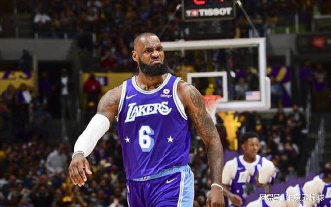 记者：阿坎吉因流感缺席训练，球员身体状况将于明日进行评估（记者：阿坎吉因流感无缘训练，身体情况将在明日评估）