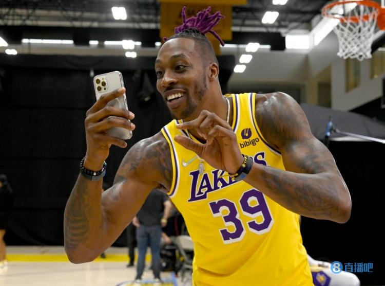 弗里克：亚马尔被换下后不高兴？很多球员都这样（弗里克谈亚马尔换下不悦：球员常有此反应）